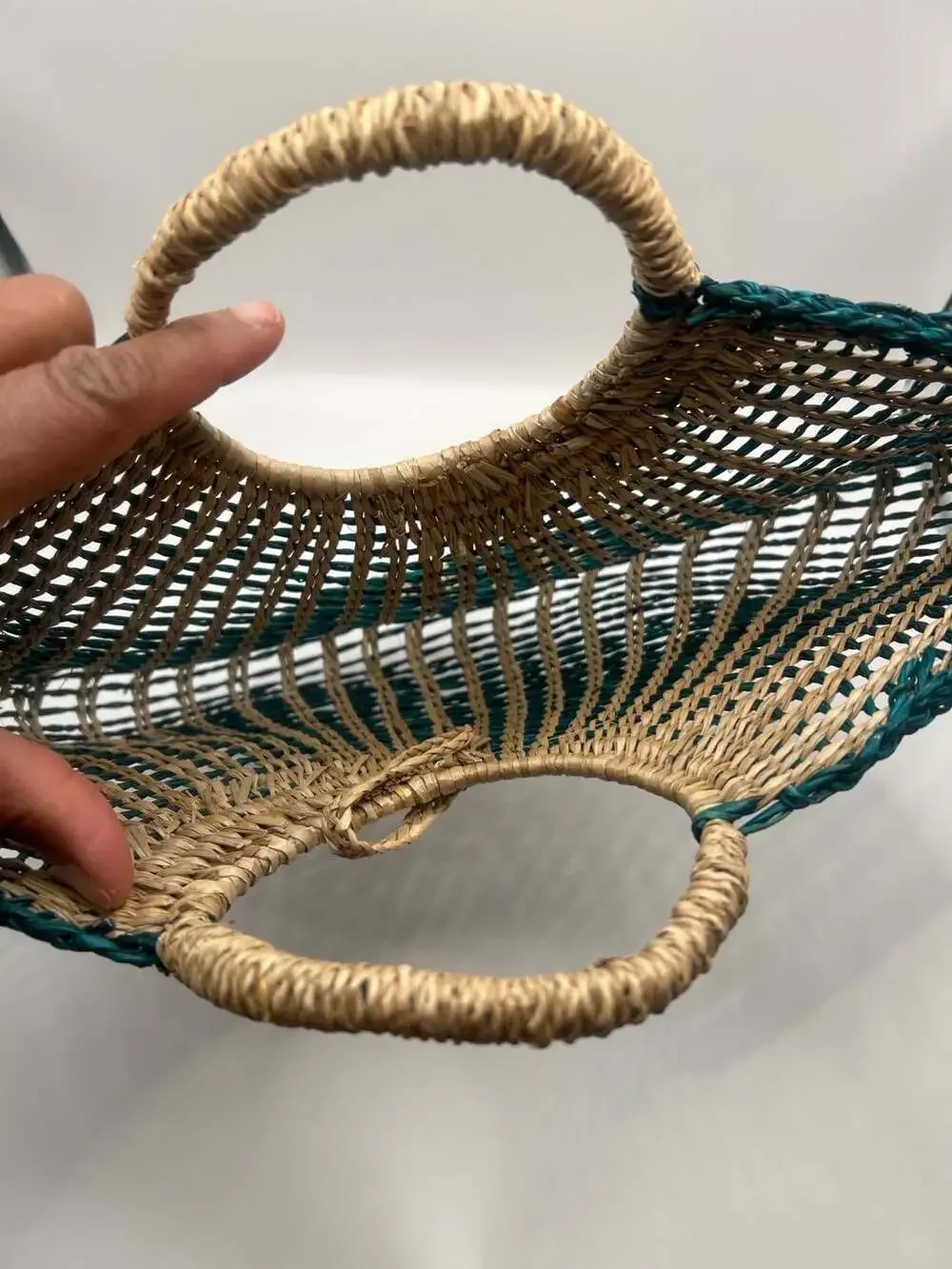 Two-Tone Woven Straw Top Handle Bag - Picture 5 of 5